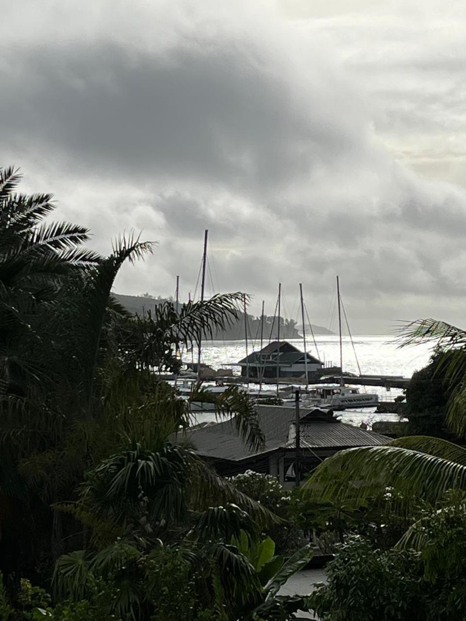 キャバン アパートメント Baie Sainte Anne エクステリア 写真